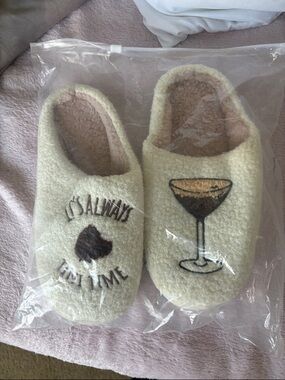 Cozy Cream Women’s Fleece Slippers with Cocktail Embroidery